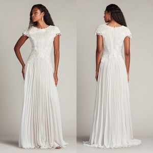 TADASHI SHOJI Cassiel Pleated Chiffon White Gown 14